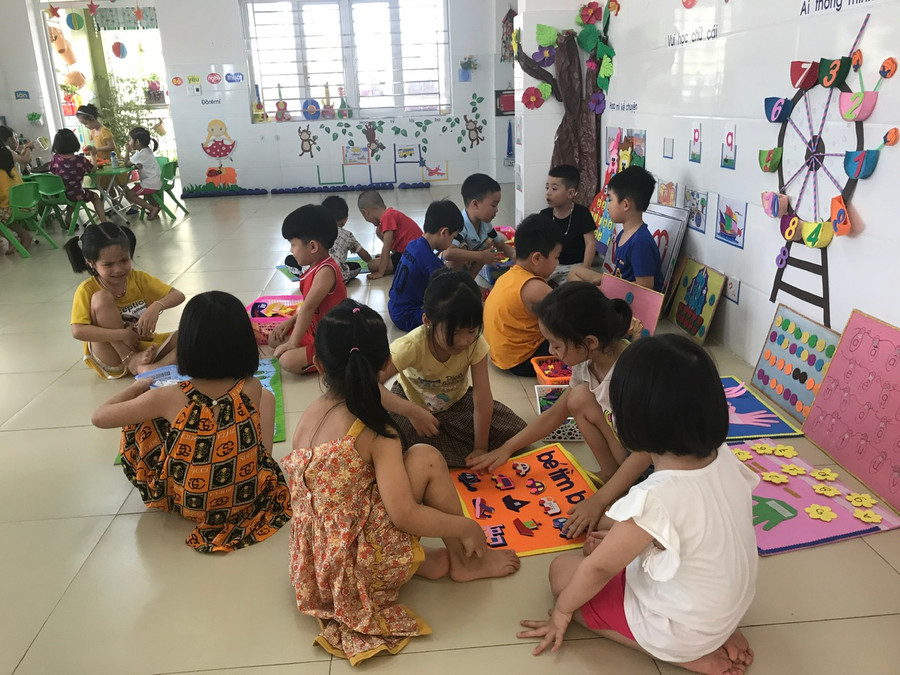 Trẻ thoải mái tham gia các hoạt động sinh hoạt nhóm. Trẻ thoải mái tham gia các hoạt động sinh hoạt nhóm.