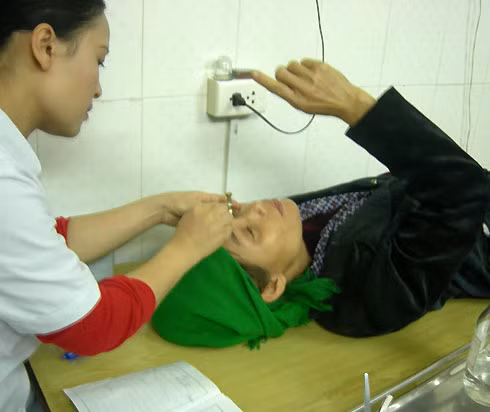 Nhiều trường hợp bị mù có thể chữa, phòng ngừa được.Ảnh:N.P.