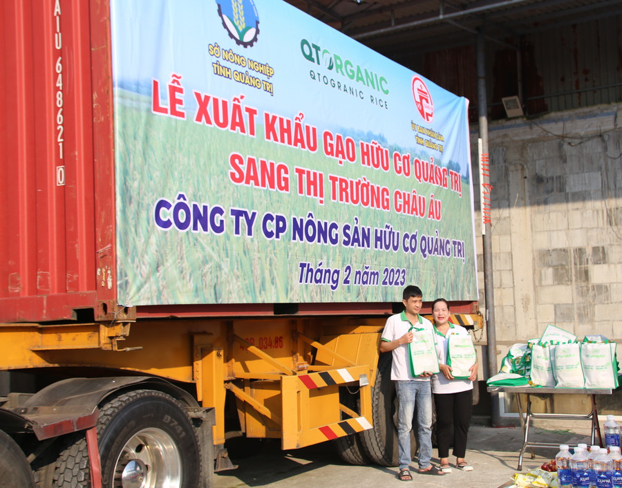 15 tấn gạo hữu cơ Quảng Trị sang thị trường châu Âu, với giá bán 1.800 USD/tấn và sẽ xuất đi tại cảng Đà Nẵng vào giữa tháng 2/2023. (Ảnh: Đ. Đức).