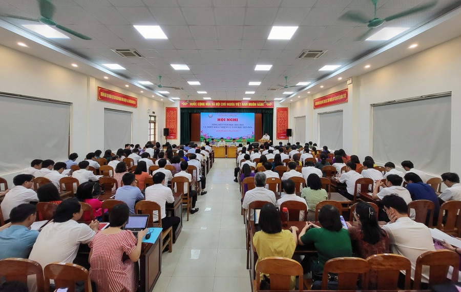 Lãnh đạo UBND tỉnh yêu cầu tổ chức khai giảng năm học mới trang trọng, ý nghĩa, phù hợp với tình hình thực tế. Lãnh đạo UBND tỉnh yêu cầu tổ chức khai giảng năm học mới trang trọng, ý nghĩa, phù hợp với tình hình thực tế.