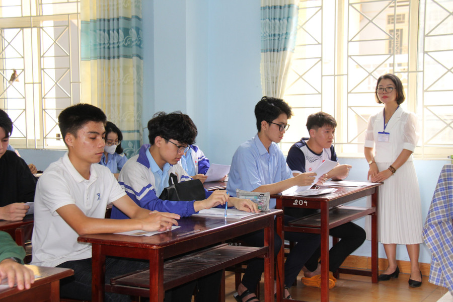 Thí sinh Gia Lai tại buổi làm thủ tục dự thi. Thí sinh Gia Lai tại buổi làm thủ tục dự thi.