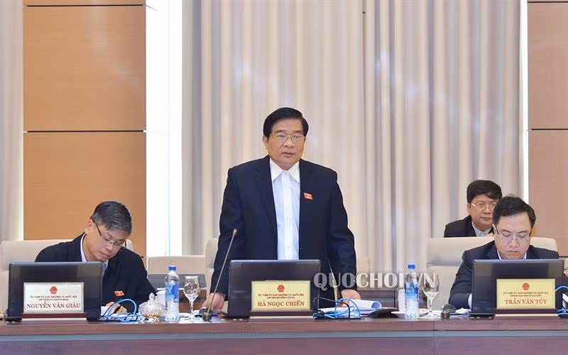 Chủ tịch Hội đồng Dân tộc của Quốc hội Hà Ngọc Chiến phát biểu tại phiên họp