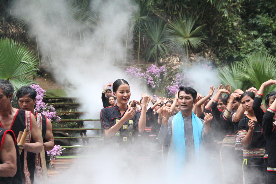 Với mỗi cộng đồng dân tộc, các họa tiết thổ cẩm và cách phối màu cũng khác nhau.