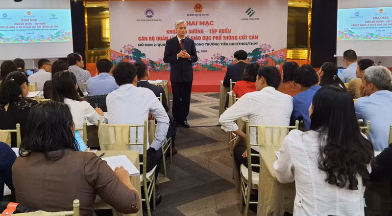 PGS.TS Trần Hữu Hoan quán triệt một số nội dung của khóa tập huấn, bồi dưỡng