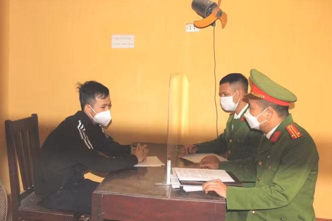 Cơ quan chức năng làm việc với đối tượng Nguyễn Huy Thông.