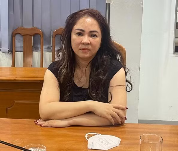 Công an Bình Dương vừa khởi tố vụ án Lợi dụng các quyền tự do dân chủ xâm phạm lợi ích của Nhà nước, quyền và lợi ích hợp pháp của tổ chức, cá nhân theo điều 331, Bộ luật Hình sự có liên quan đến bà Nguyễn Phương Hằng.