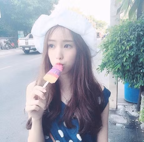 Nhan sac van nguoi me cua nhung 