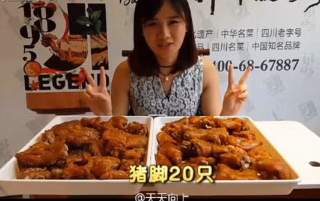 Nhan sac van nguoi me cua nhung 