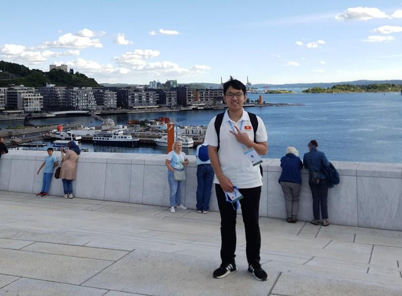 Vũ Ngọc Bình tham dự kỳ thi Olympic Toán quốc tế lần thứ 63 tại Na uy và tiếp tục giành huy chương Đồng.