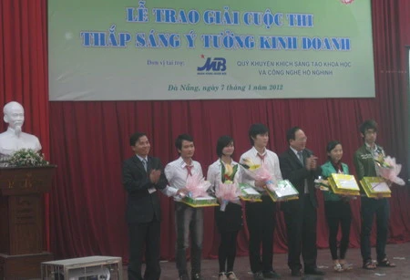 Trao giải cuộc thi &quot; thắp sáng ý tưởng kinh doanh năm 2011&quot;