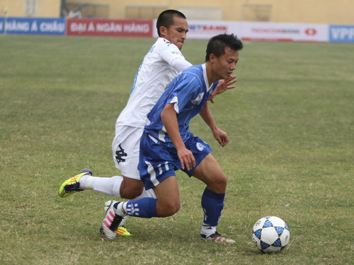 Hà Nội T&T khởi đầu thuận lợi tại Super League 2012 ảnh 2 Những nỗ lực của Thành Lương cũng không thể giúp đội nhà tránh khỏi một trận thua