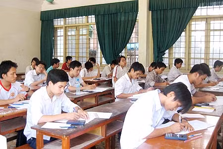 Nhiều trường công bố chỉ tiêu tuyển sinh 2012