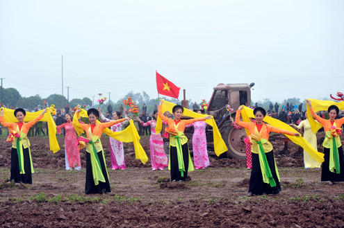 Chủ tịch nước tham gia lễ hội Tịch điền ảnh 2 Múa hát cầu mong mùa màng bội thu