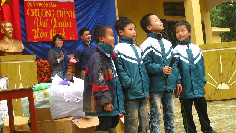 "Vui Xuân Hòa Bình" ảnh 5 Một tiết mục văn nghệ chào đón chúng tôi