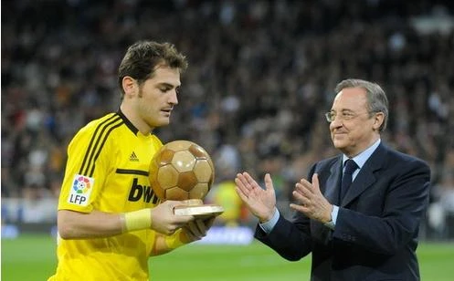 Iker Casillas là &quot;thủ môn hay nhất TG năm 2011&quot;