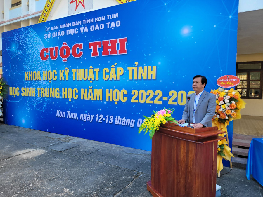 Ông Đoàn Thành Nhân, Phó Giám đốc Sở GD&ĐT Kon Tum phát biểu tại buổi khai mạc. Ông Đoàn Thành Nhân, Phó Giám đốc Sở GD&ĐT Kon Tum phát biểu tại buổi khai mạc.