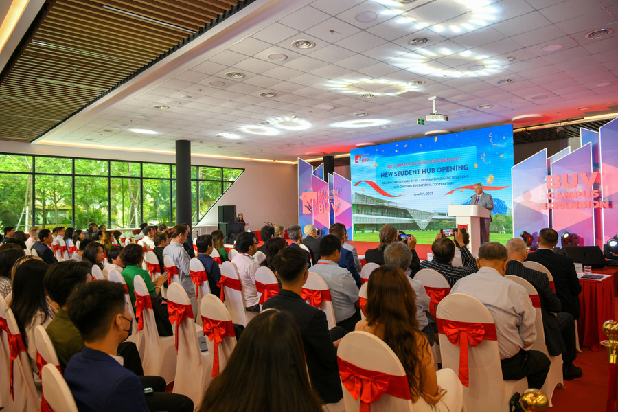 Toàn cảnh buổi lễ.