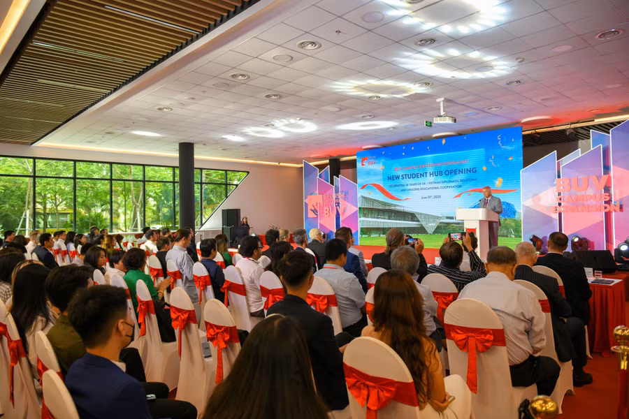 Toàn cảnh buổi lễ.