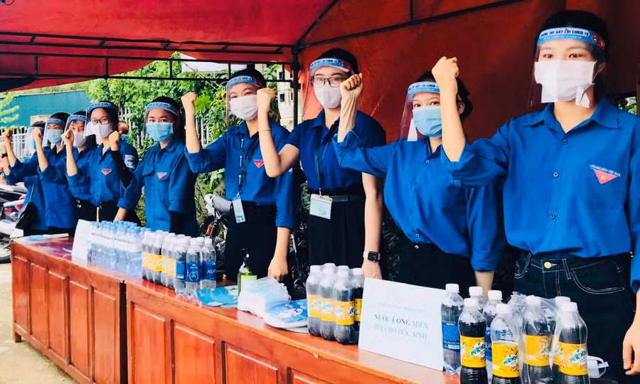 Hình ảnh Đoàn viên tiếp sức mùa thi