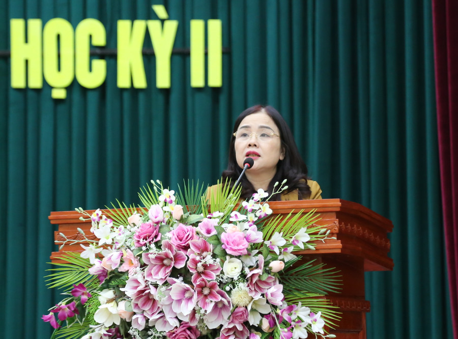 TS Lê Thị Hương - Giám đốc Sở GD&amp;ĐT tỉnh Quảng Trị yêu cầu các đơn vị, trường học bám sát các nhiệm vụ để thực hiện hiệu quả. (Ảnh Đ. Đức).