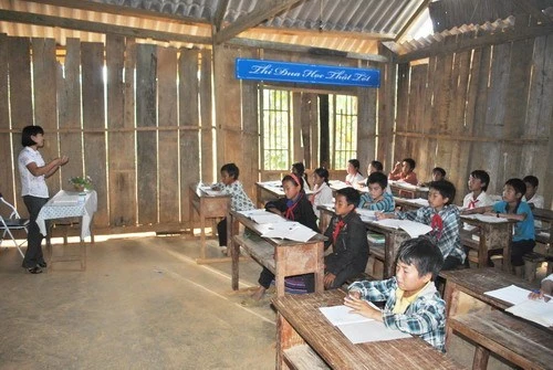 Trả lời về việc tạm dừng trả phụ cấp thu hút
