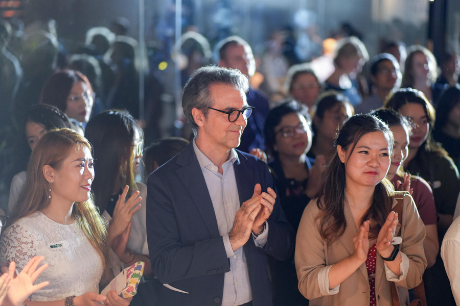 Tham dự sự kiện có các Đại sứ châu Âu, cùng hơn 150 cựu du học sinh EU hiện đang sinh sống và làm việc tại thành phố Hồ Chí Minh.