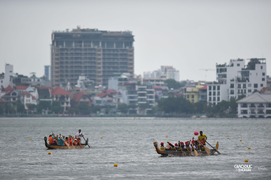 Bơi chải thuyền rồng là bộ môn thể thao đòi hỏi cả sức khoẻ cá nhân và sự phối hợp nhịp nhàng, khéo léo của cả đội.