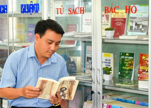 Thầy Đàm Thanh Lạc: Các em nên dành nhiều thời gian tự học ở nhà Thầy Đàm Thanh Lạc: Các em nên dành nhiều thời gian tự học ở nhà
