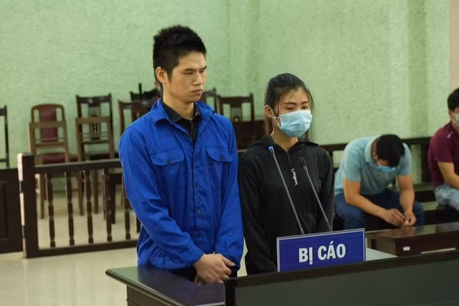 Hứa Văn Hoàng và Mã Thị Đào tại phiên tòa xét xử. Ảnh: Lê Nam.