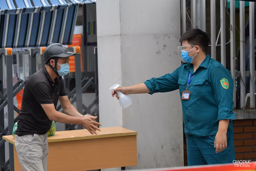 Cách ly Bệnh viện phổi Hà Nội, hạn chế phương tiện trên tuyến đường Thanh Nhàn ảnh 4