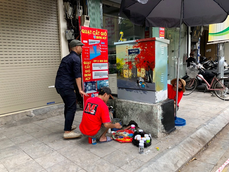 Nhiều bốt điện tại Hà Nội được khoác “áo mới"