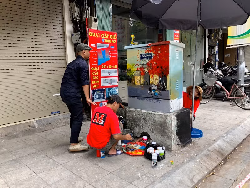 Nhiều bốt điện tại Hà Nội được khoác “áo mới"