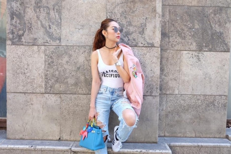 Công thức mix đồ đi du lịch nhanh gọn vẫn cá tính - Ảnh 3 Cong thuc mix do di du lich nhanh gon van ca tinh - Anh 3