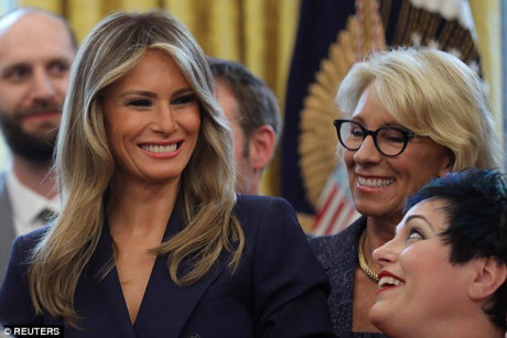 Vợ ông Trump lần đầu đón sinh nhật tại Nhà Trắng - Ảnh 2 Vo ong Trump lan dau don sinh nhat tai Nha Trang - Anh 2