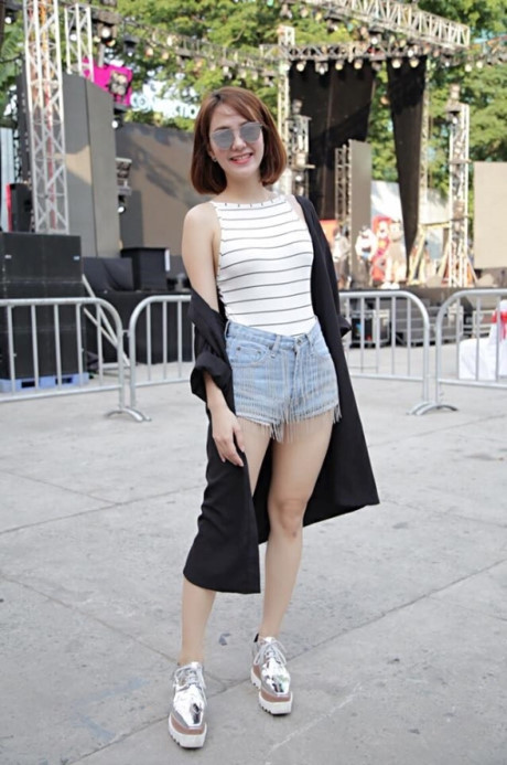 Công thức mix đồ đi du lịch nhanh gọn vẫn cá tính - Ảnh 2 Cong thuc mix do di du lich nhanh gon van ca tinh - Anh 2
