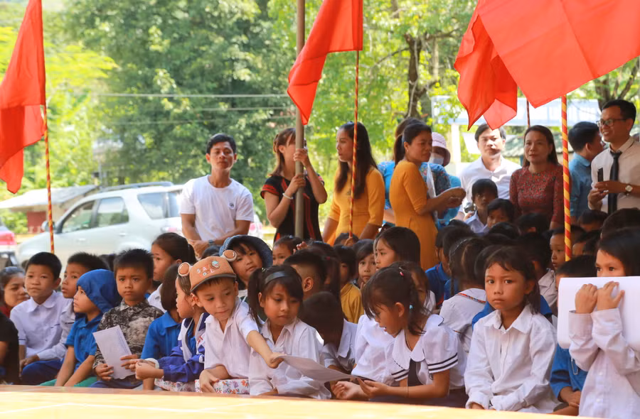 Học sinh của nhà trường chủ yếu là con em đồng bào Vân Kiều, Pa Kô.