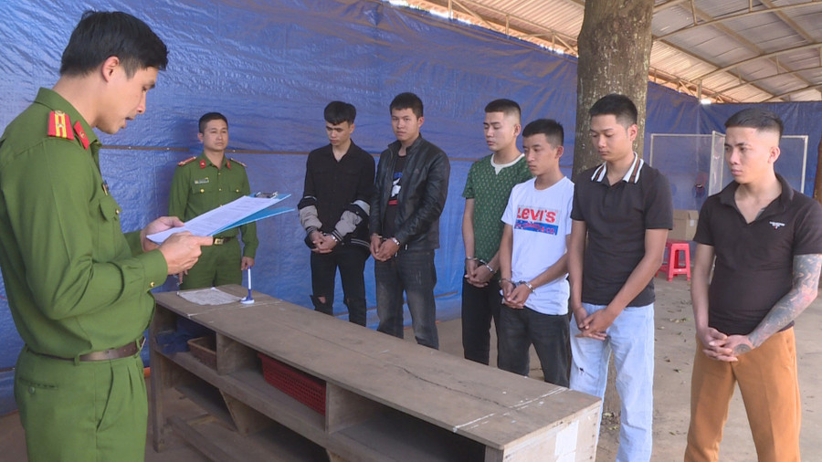 Cơ quan Công an thi hành lệnh bắt tạm giam các đối tượng (ảnh: SĐ). Cơ quan Công an thi hành lệnh bắt tạm giam các đối tượng (ảnh: SĐ).