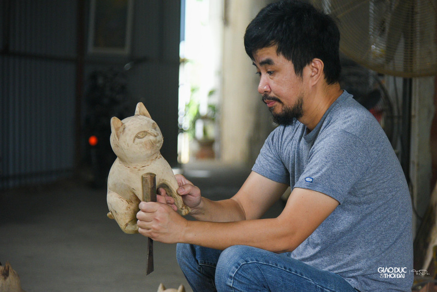 Những công đoạn tạo hình hoàn toàn thủ công tạo nên những nét rất riêng của từng sản phẩm mà không có sản phẩm nào giống nhau.