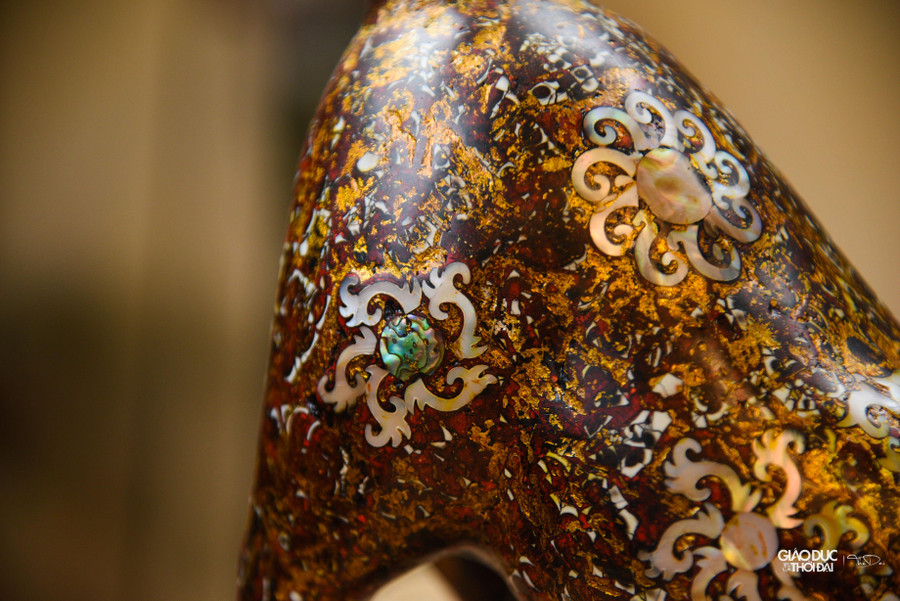 Được biết lý do anh chọn 2 loại vật liệu trên để khảm là vì xem đó như một cách để kêu gọi mọi người bảo vệ môi trường.