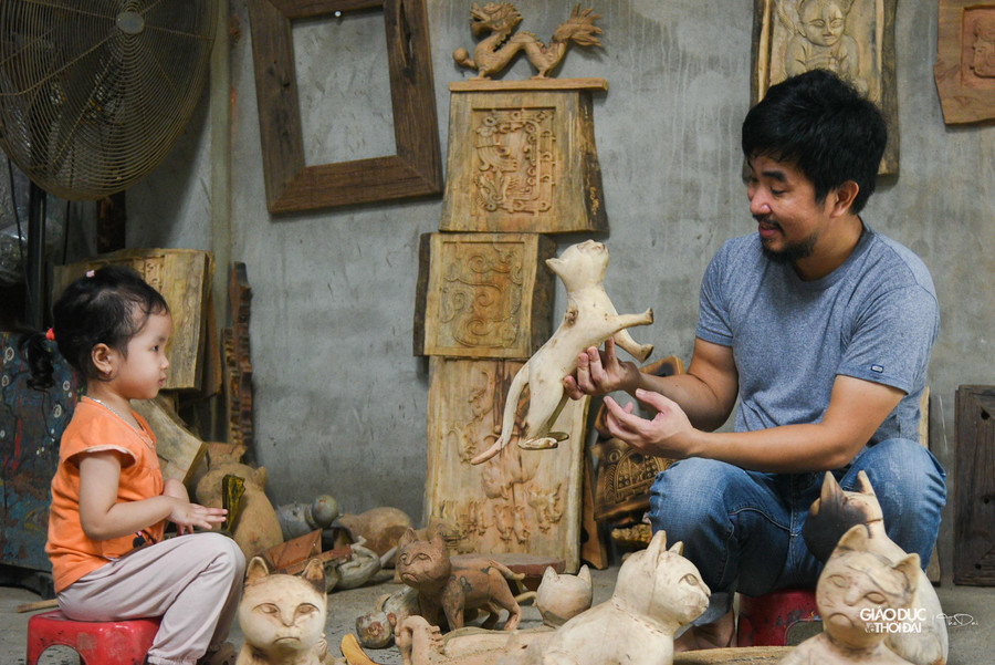 Những công đoạn tạo hình hoàn toàn thủ công tạo nên những nét rất riêng của từng sản phẩm mà không có sản phẩm nào giống nhau.