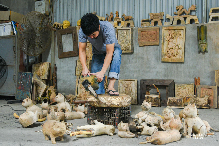 Để tạo nên sản phẩm mèo độc bản, nghệ nhân phải trải qua rất nhiều công đoạn khác nhau và đặc biệt là đều làm thủ công bằng tay.