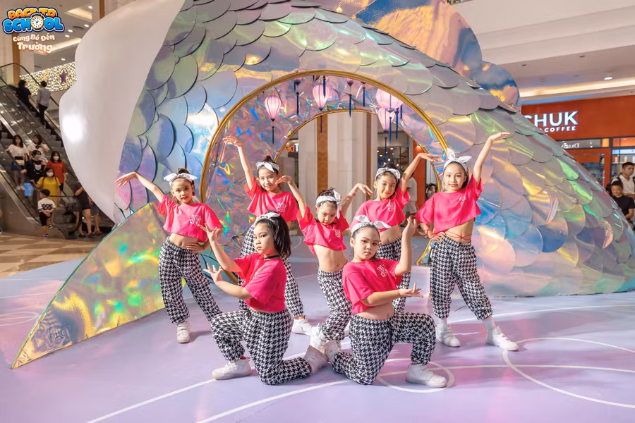 Tiết mục nhảy hiện đại đầy sôi động của các bạn nhỏ.