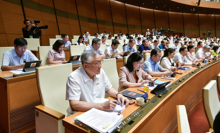 Các đại biểu tham dự phiên chất vấn và trả lời chất vấn ngày 4/6.