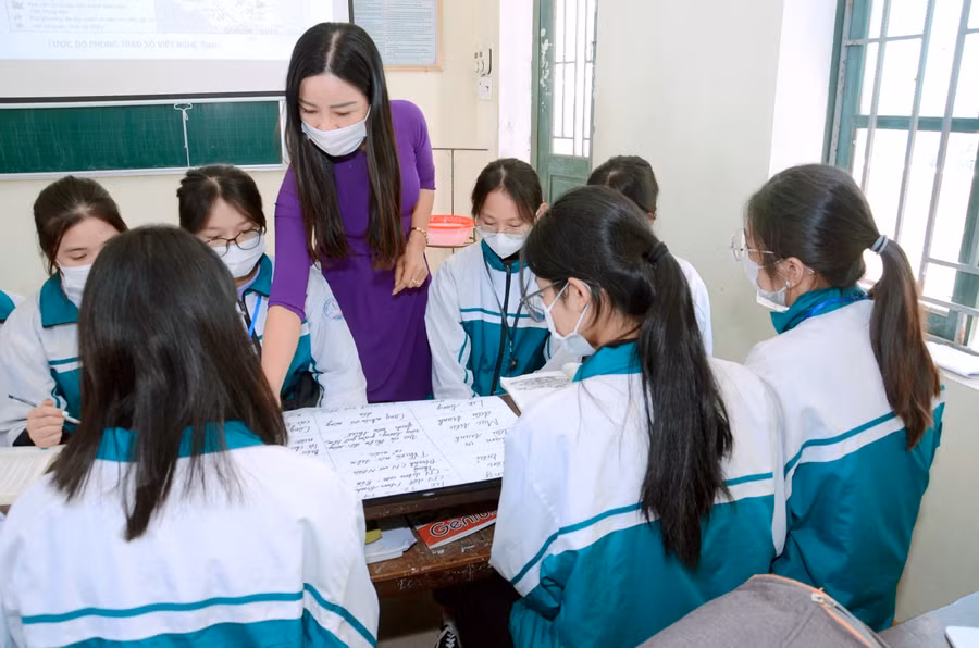 Ở Trường C THPT Hải Hậu, giáo dục đạo đức lối sống là tạo niềm tin trong cuộc sống cho học sinh.