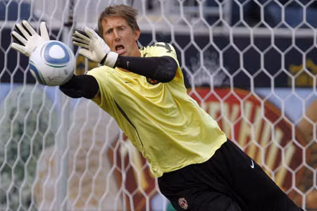 Van der Sar chưa muốn kết thúc sự nghiệp thi đấu