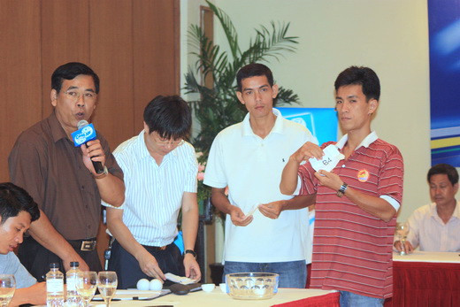 Các đội bốc thăm chia bảng. Ảnh, gdtd.vn