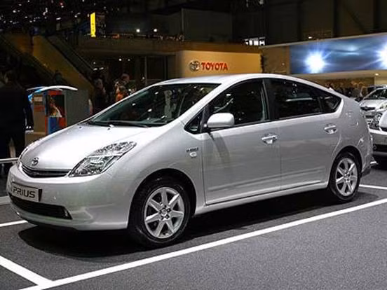 Nhìn lại 10 năm "chinh chiến" của Toyota Prius ảnh 4