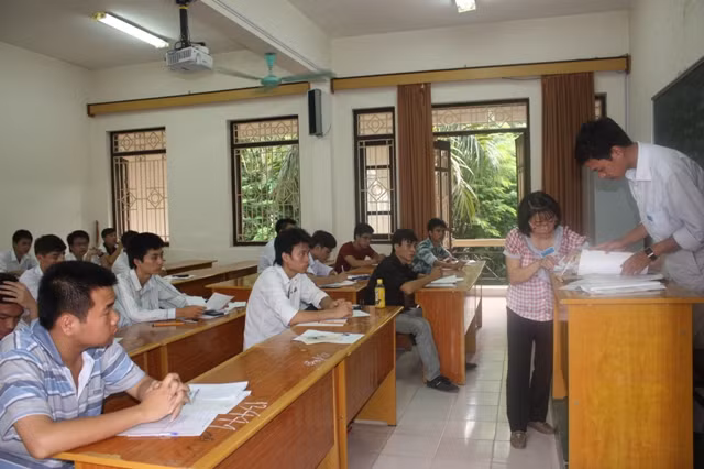 Đề Sử hay, đề Toán "dễ thở" hơn