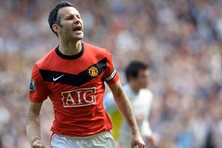 Ryan Giggs khuyên đồng đội quên đi thất bại tại World Cup