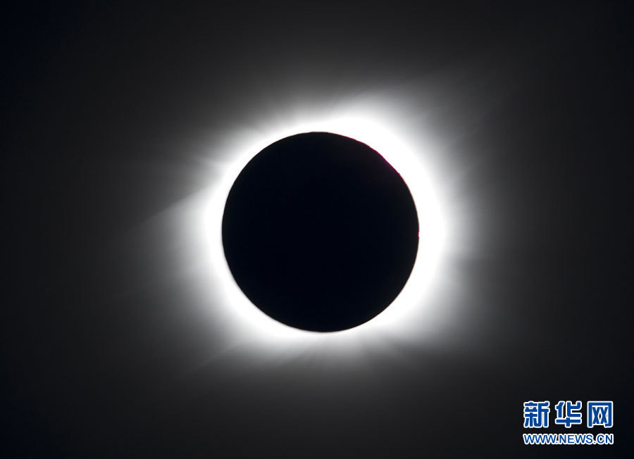 Thái Bình Dương tối sầm vì nhật thực toàn phần ảnh 1 Thái Bình Dương tối sầm vì nhật thực toàn phần ảnh 1